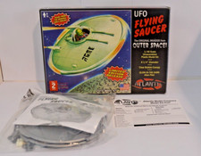 Listing image for ATLANTIS UFO FLYING SAUCER 1/48 SCALE PLASTIC MODEL KIT UNMADE NEW IN BOX